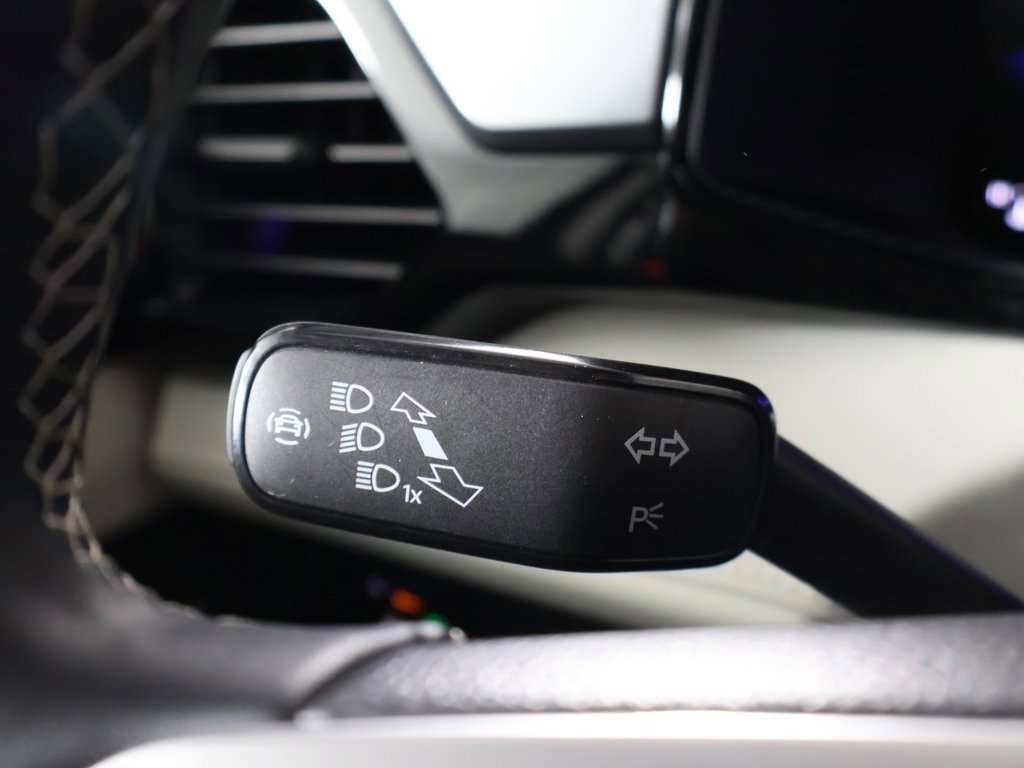 Used 2025 Volkswagen Taos S image 39