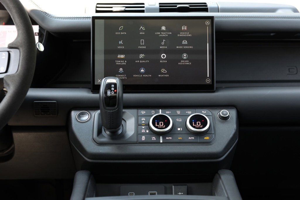 Used 2024 Land Rover Defender 130 V8 image 29