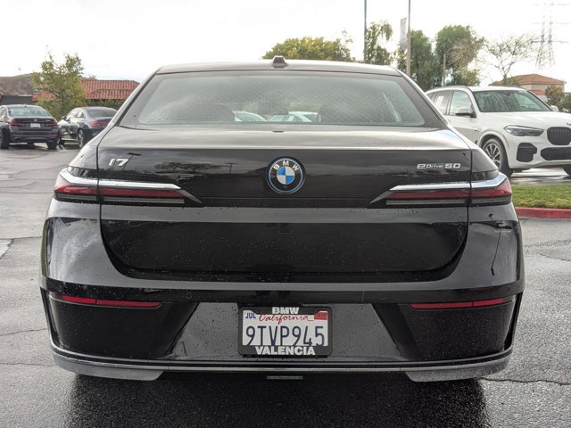 Used 2025 BMW i7 eDrive50 w/ Premium Package image 7
