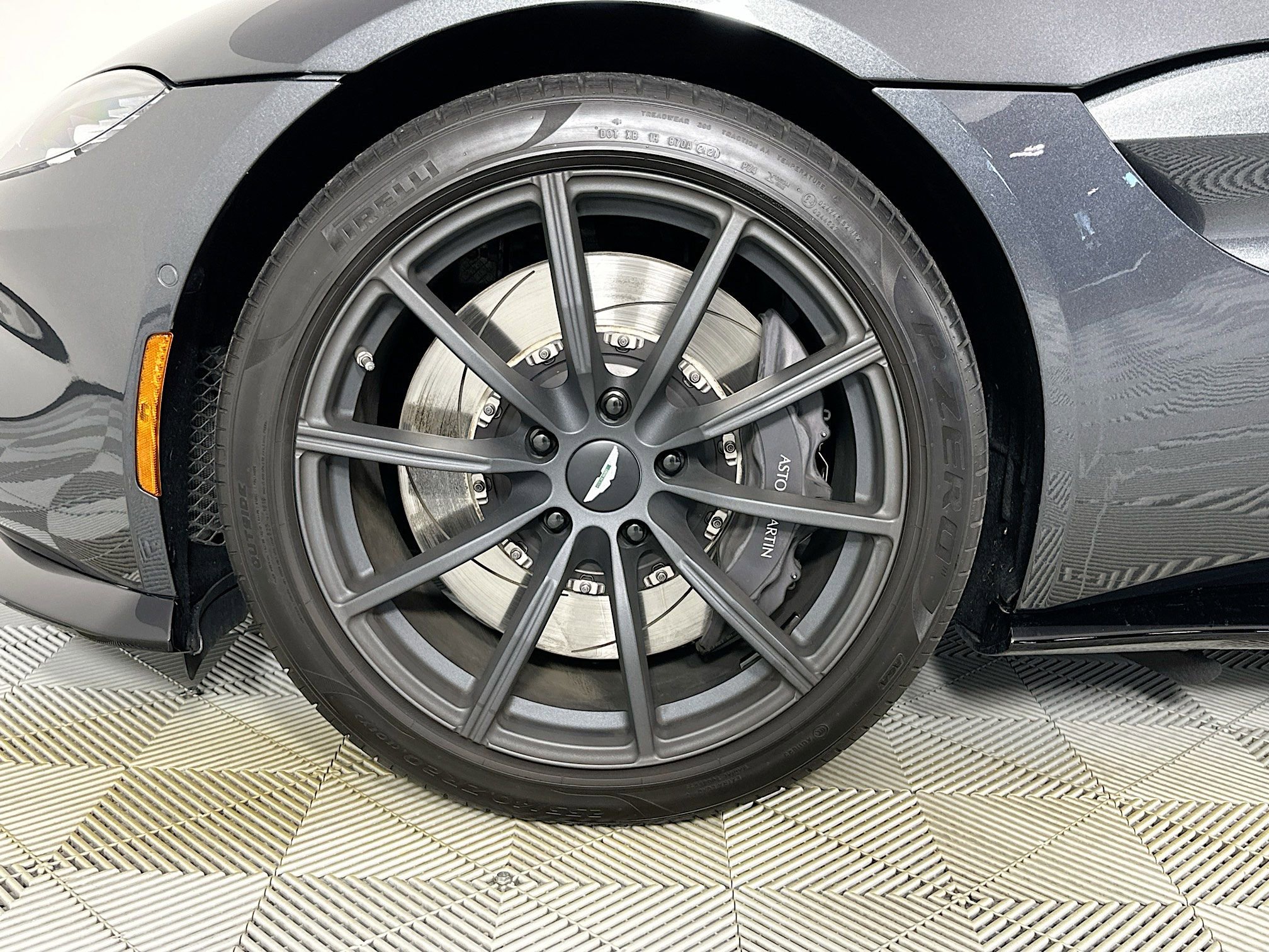 Used 2021 Aston Martin V8 Vantage Roadster RWD image 4