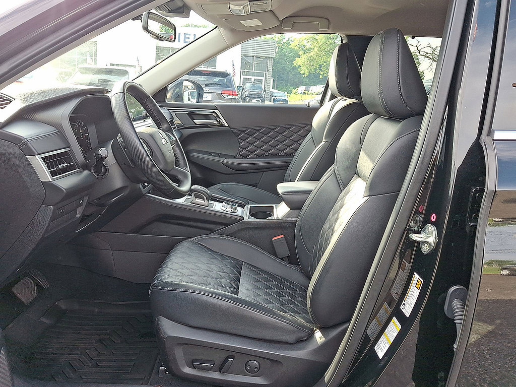Used 2024 Mitsubishi Outlander SEL AWD/4WD image 17