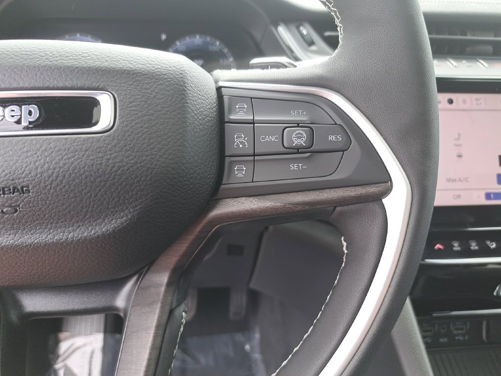 New 2026 Jeep Grand Cherokee Altitude AWD/4WD image 18