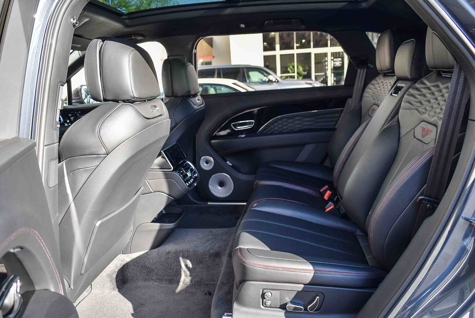 Used 2025 Bentley Bentayga Extended Wheelbase image 18