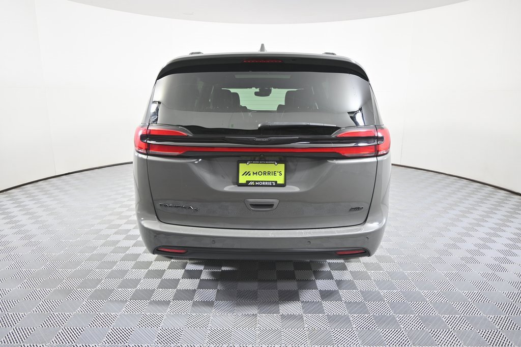 Used 2022 Chrysler Pacifica Touring-L w/ S Appearance Package image 5