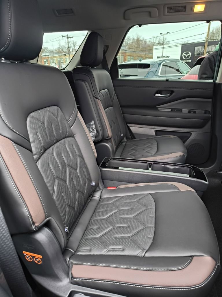 New 2026 Nissan Pathfinder Platinum image 31