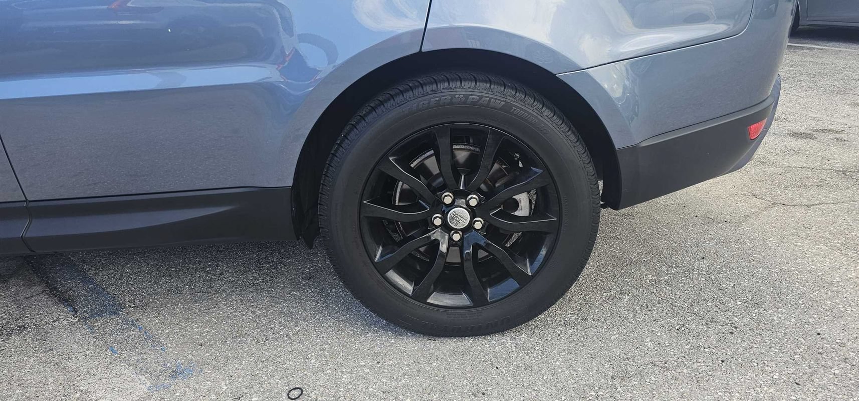 Used 2018 Land Rover Range Rover Sport SE AWD/4WD image 12