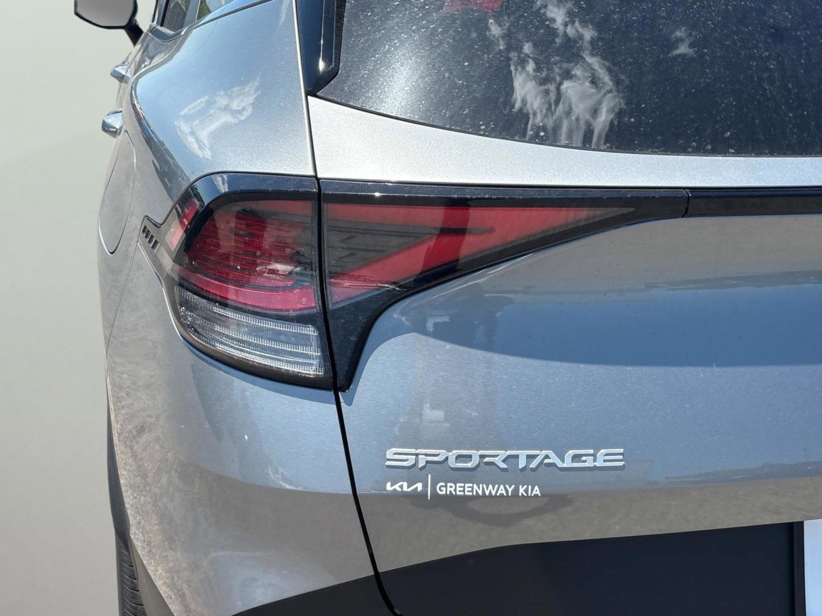 New 2025 Kia Sportage LX image 11