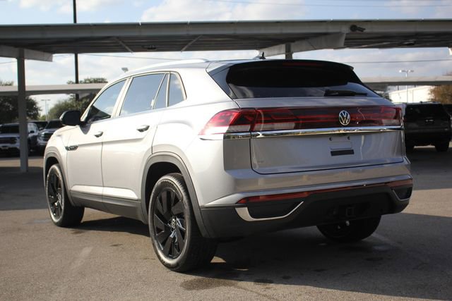 Used 2025 Volkswagen Atlas Cross Sport SE w/ Panoramic Sunroof Package image 5