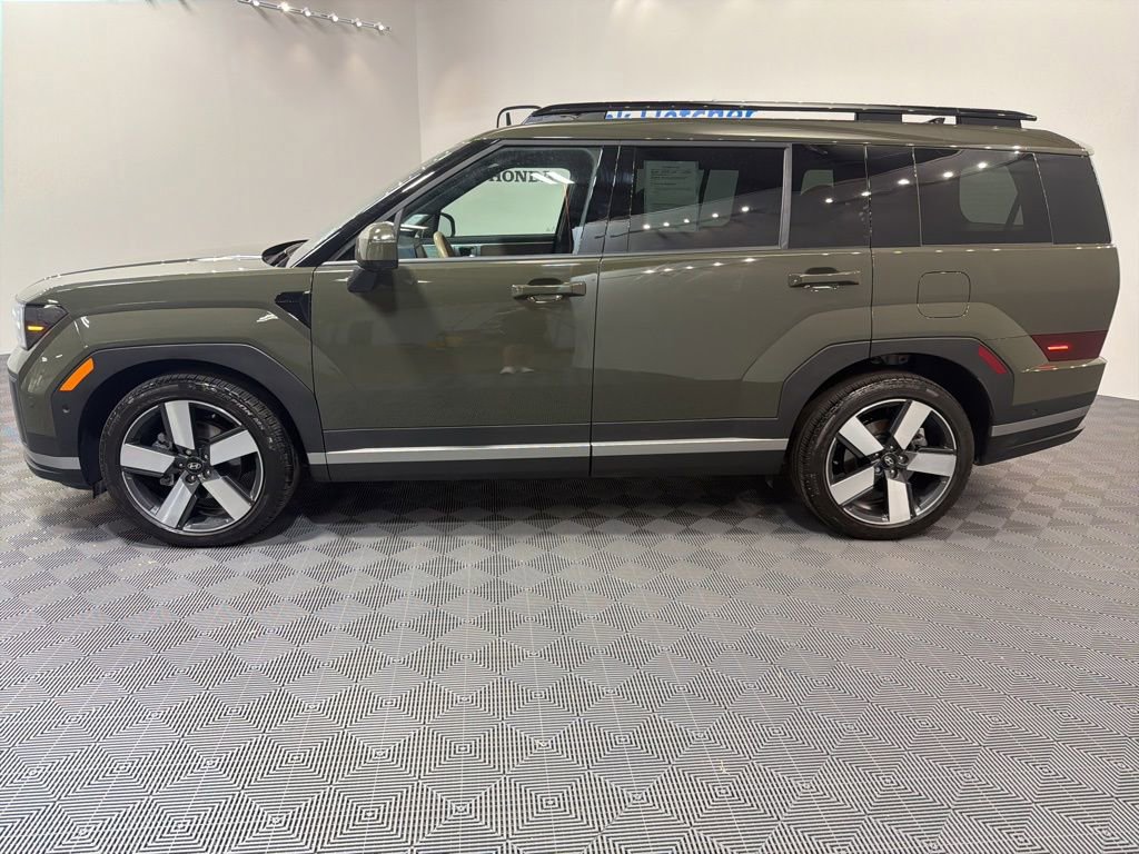 Used 2024 Hyundai Santa Fe Limited AWD/4WD image 2