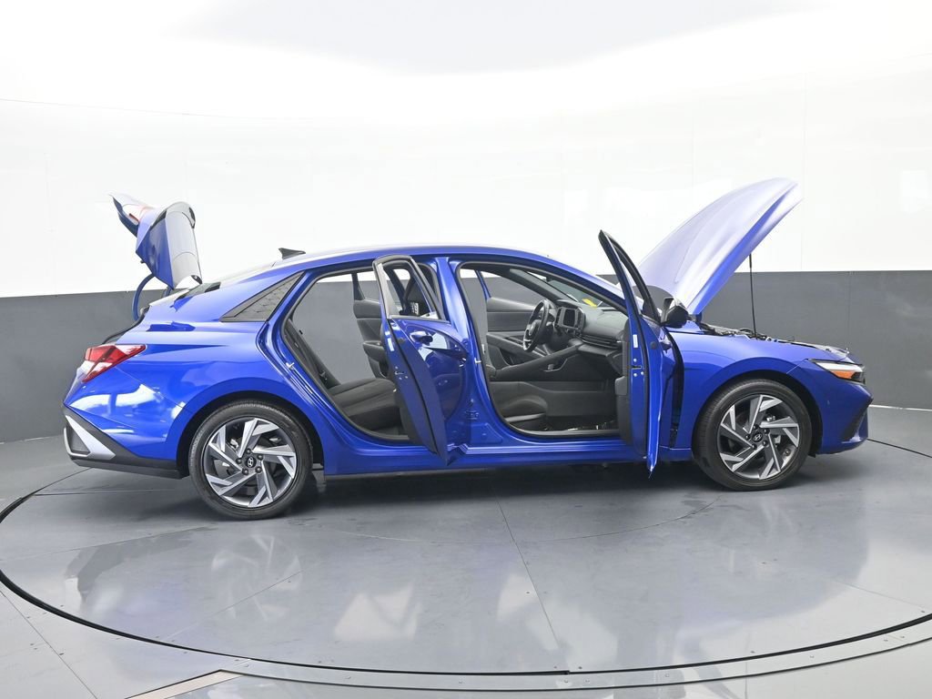 Used 2025 Hyundai Elantra Sport image 64