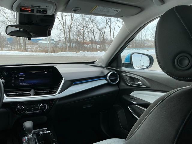 Used 2025 Chevrolet Trax LT w/ Driver Confidence Package image 28