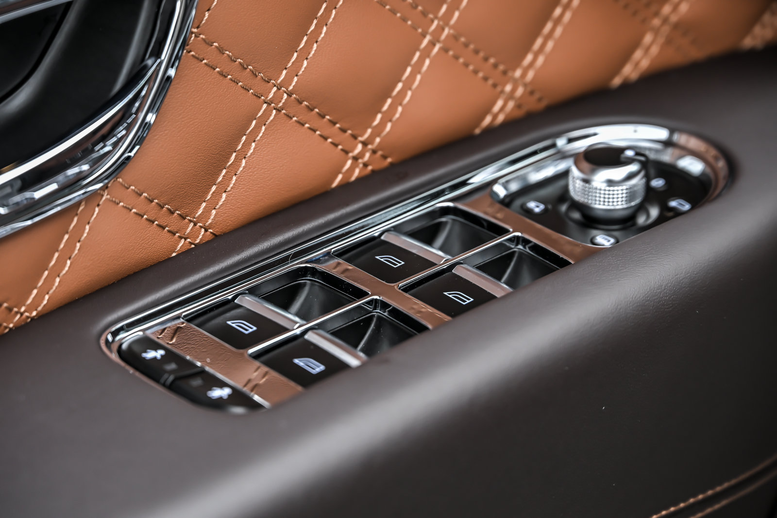 Used 2022 Bentley Bentayga AWD/4WD image 18