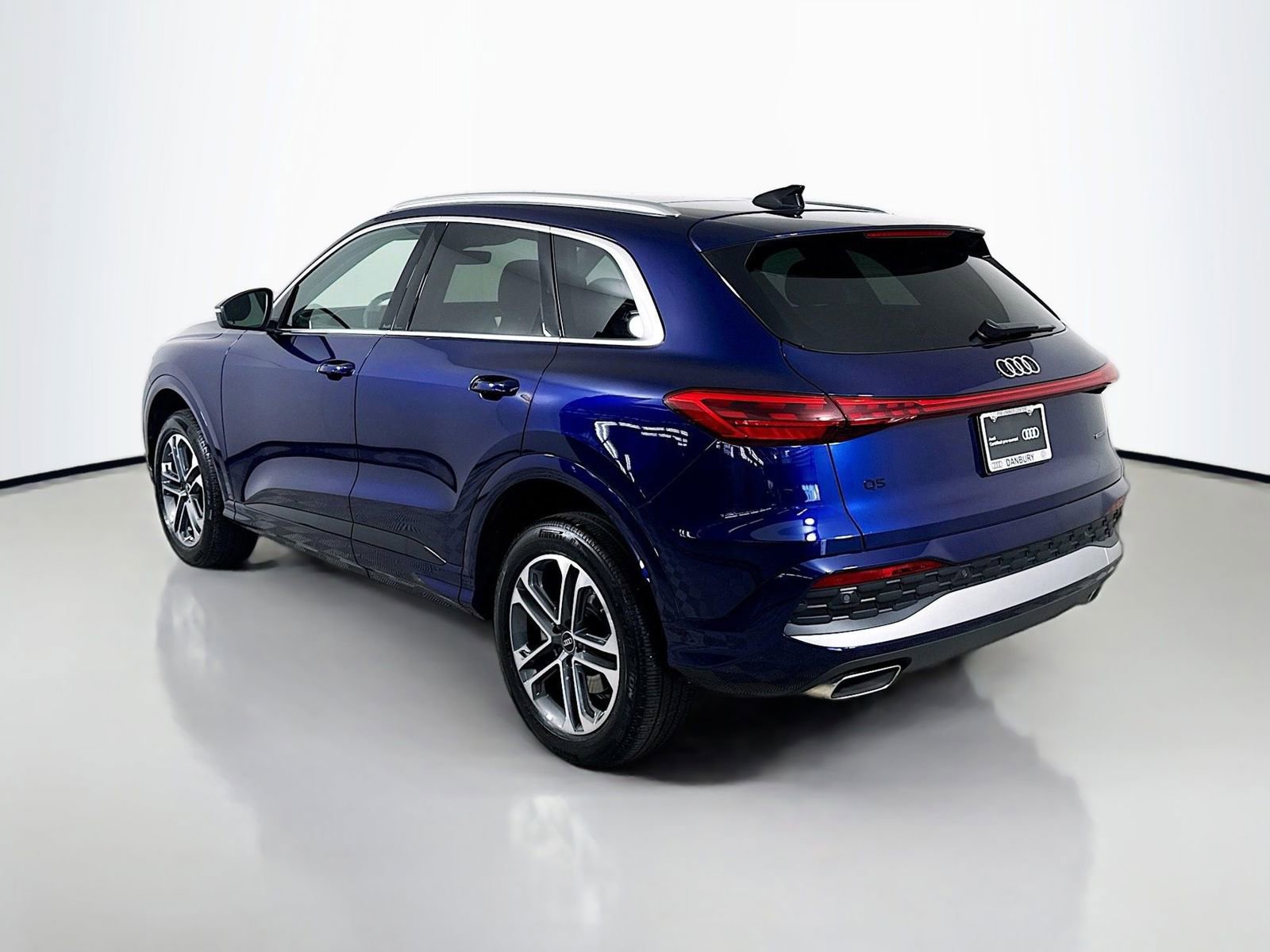 Certified 2025 Audi Q5 Premium w/ Convenience Package AWD/4WD image 3