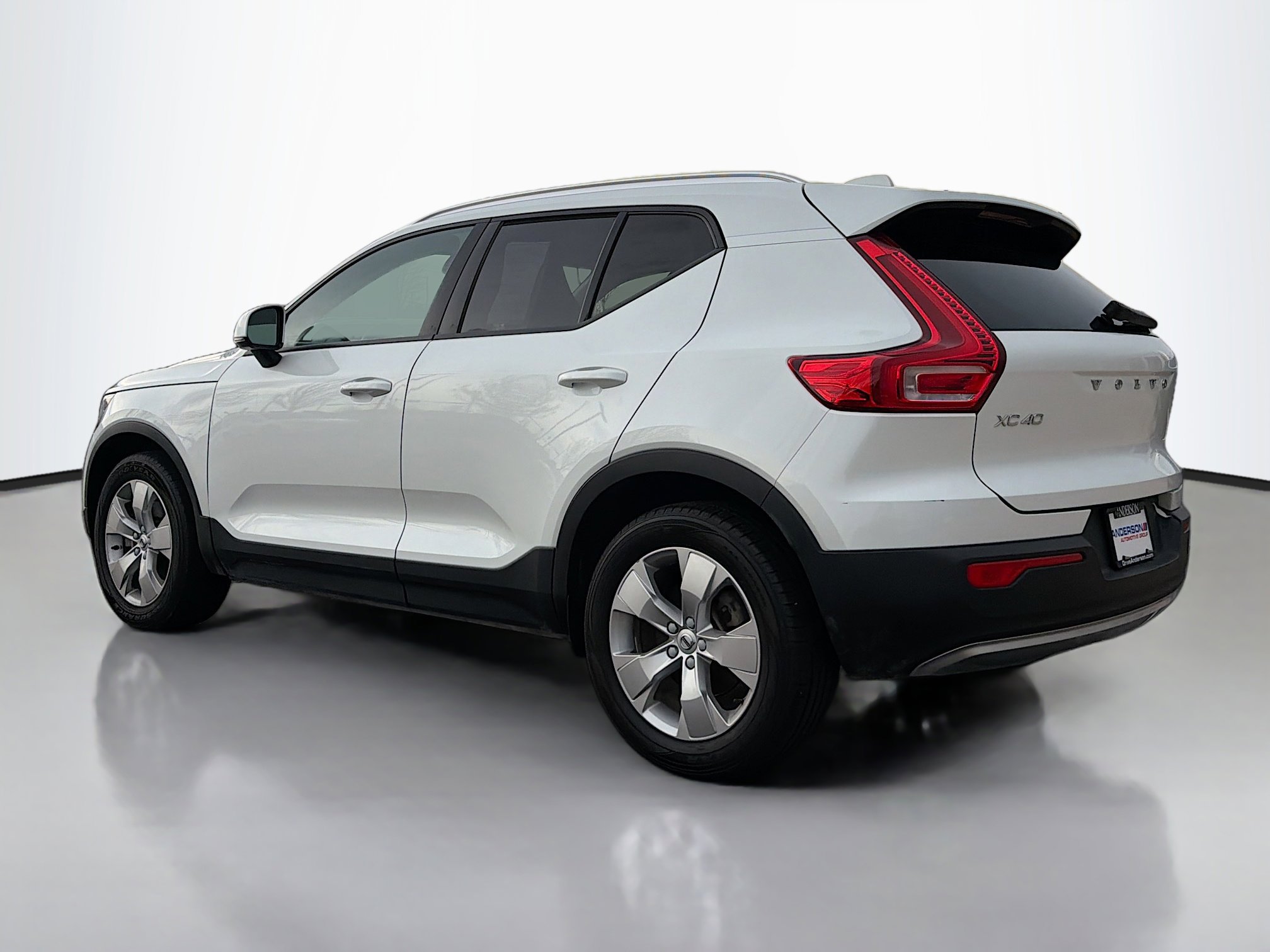 Used 2022 Volvo XC40 T5 Momentum AWD/4WD image 13