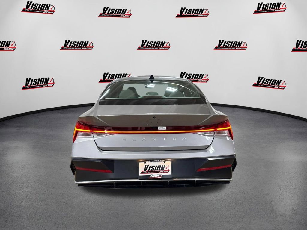 Certified 2025 Hyundai Elantra SEL image 6