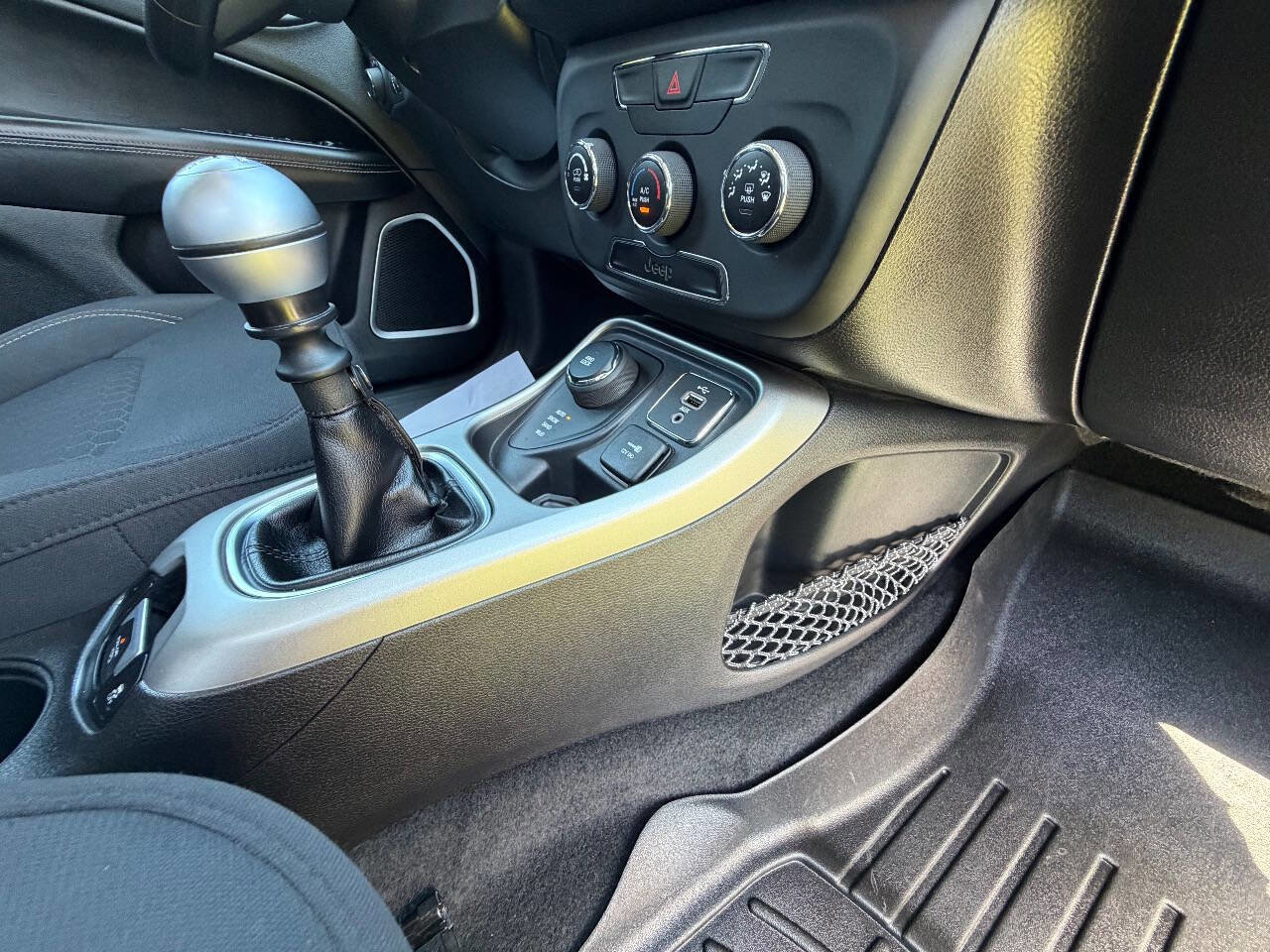 Used 2018 Jeep Compass Sport AWD/4WD image 22