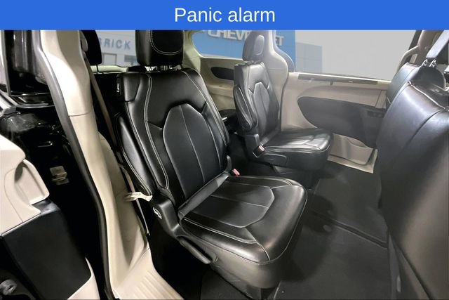 Used 2024 Chrysler Pacifica Touring-L image 24