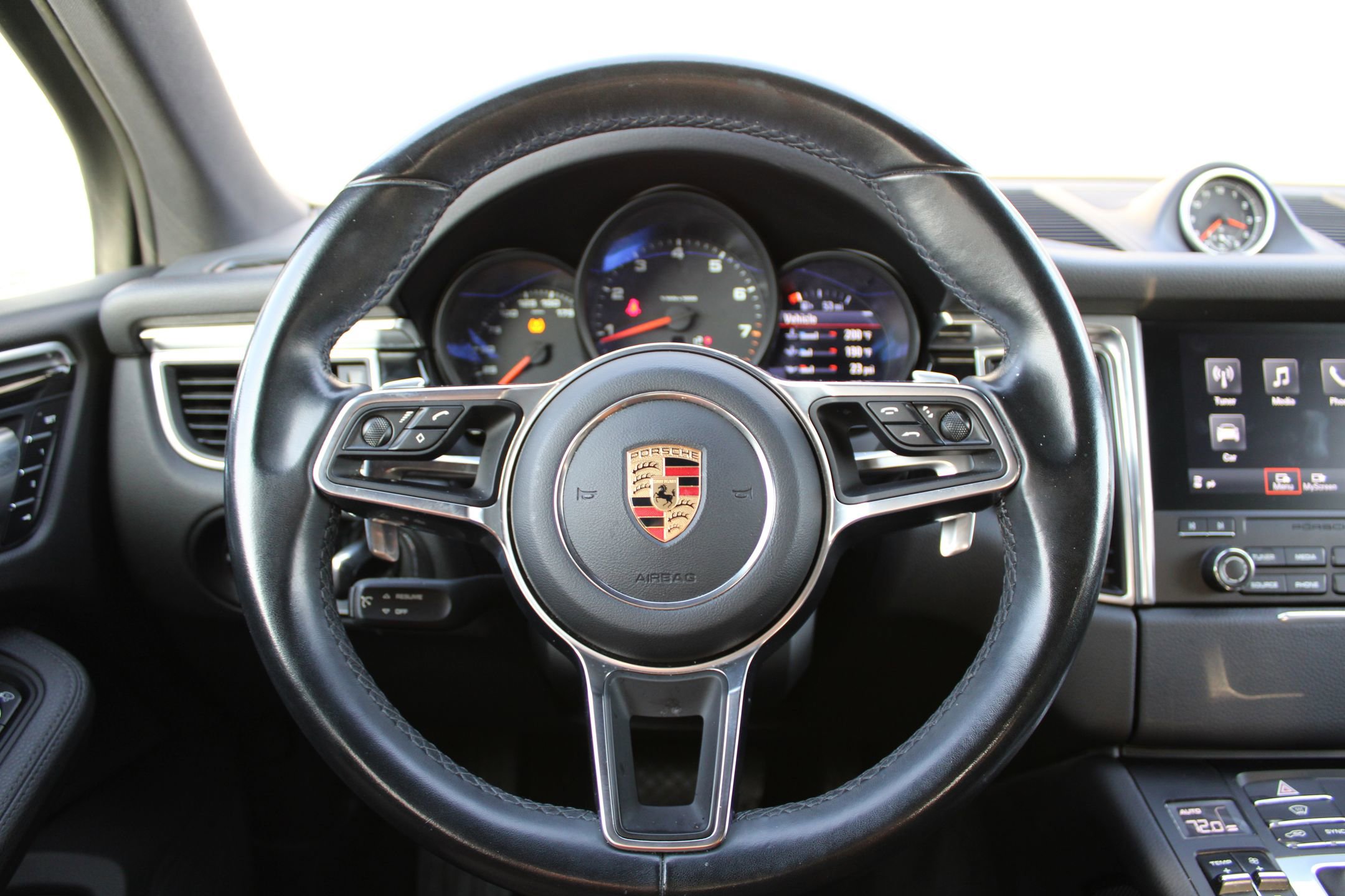 Used 2017 Porsche Macan image 15