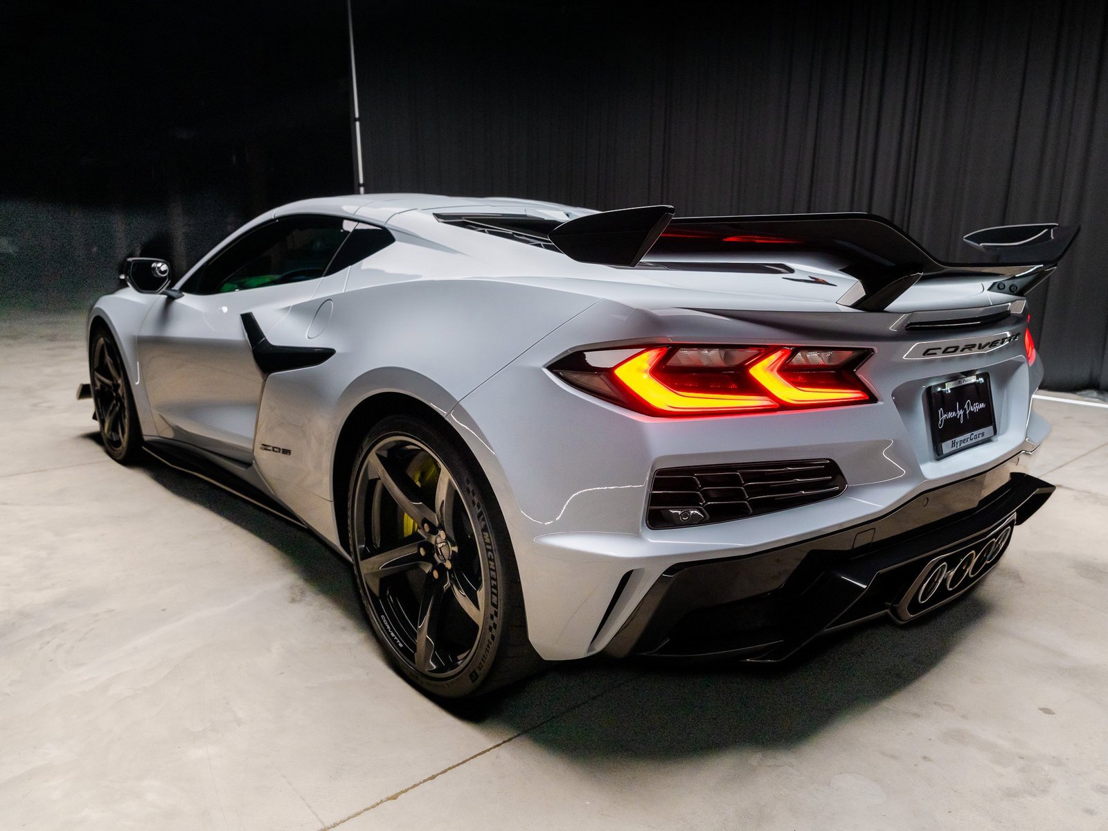Used 2023 Chevrolet Corvette Z06 w/ Z07 Performance Package image 11