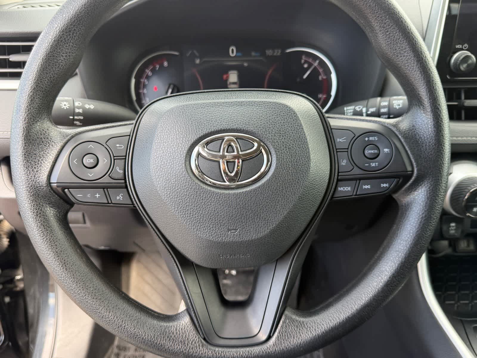Used 2025 Toyota RAV4 XLE FWD image 16