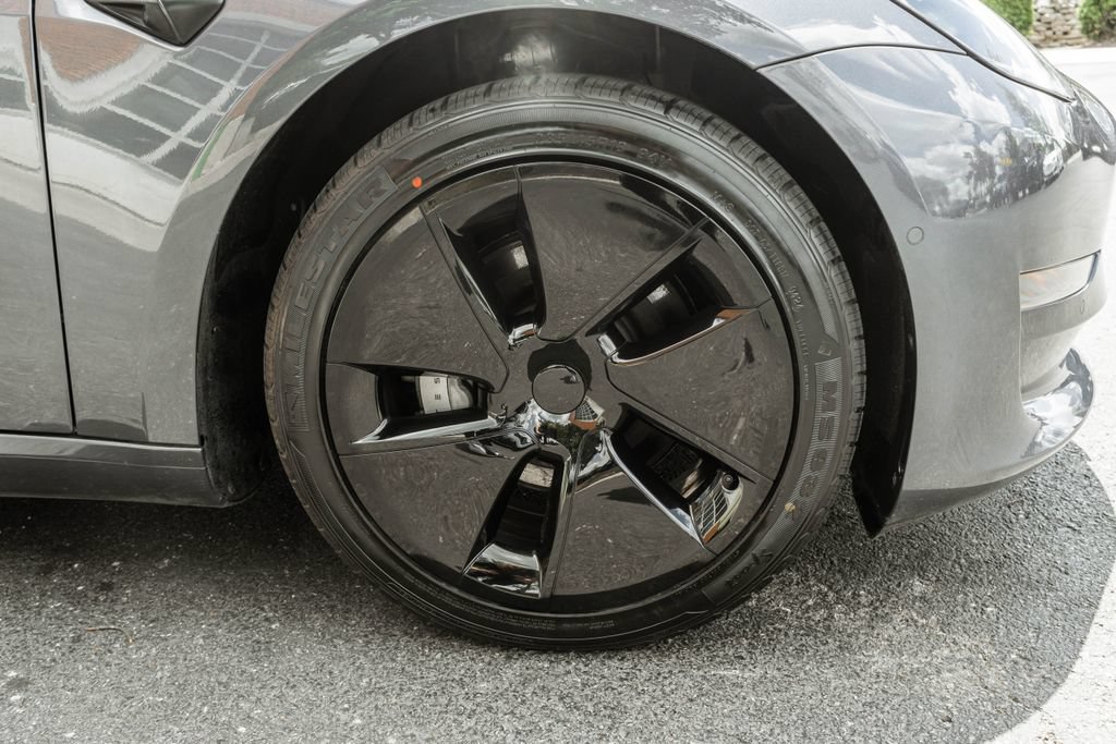 Used 2022 Tesla Model 3 Long Range AWD/4WD image 4