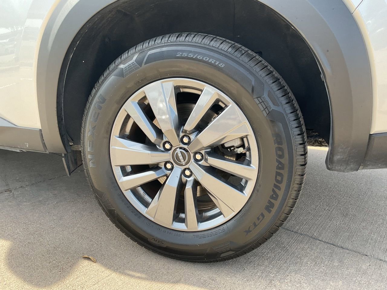 Used 2024 Nissan Pathfinder SV image 8