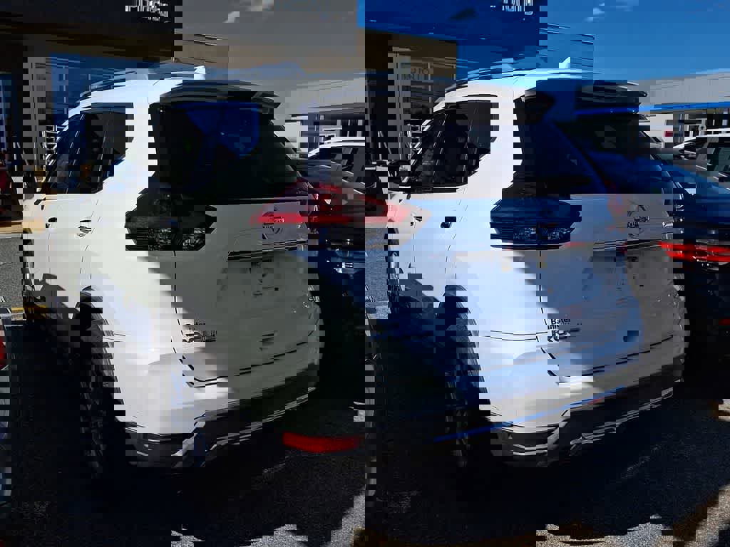 Used 2018 Nissan Rogue SV image 4