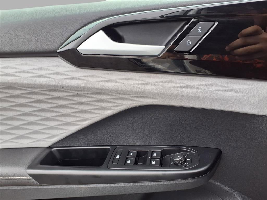 Used 2024 Volkswagen Taos S image 18