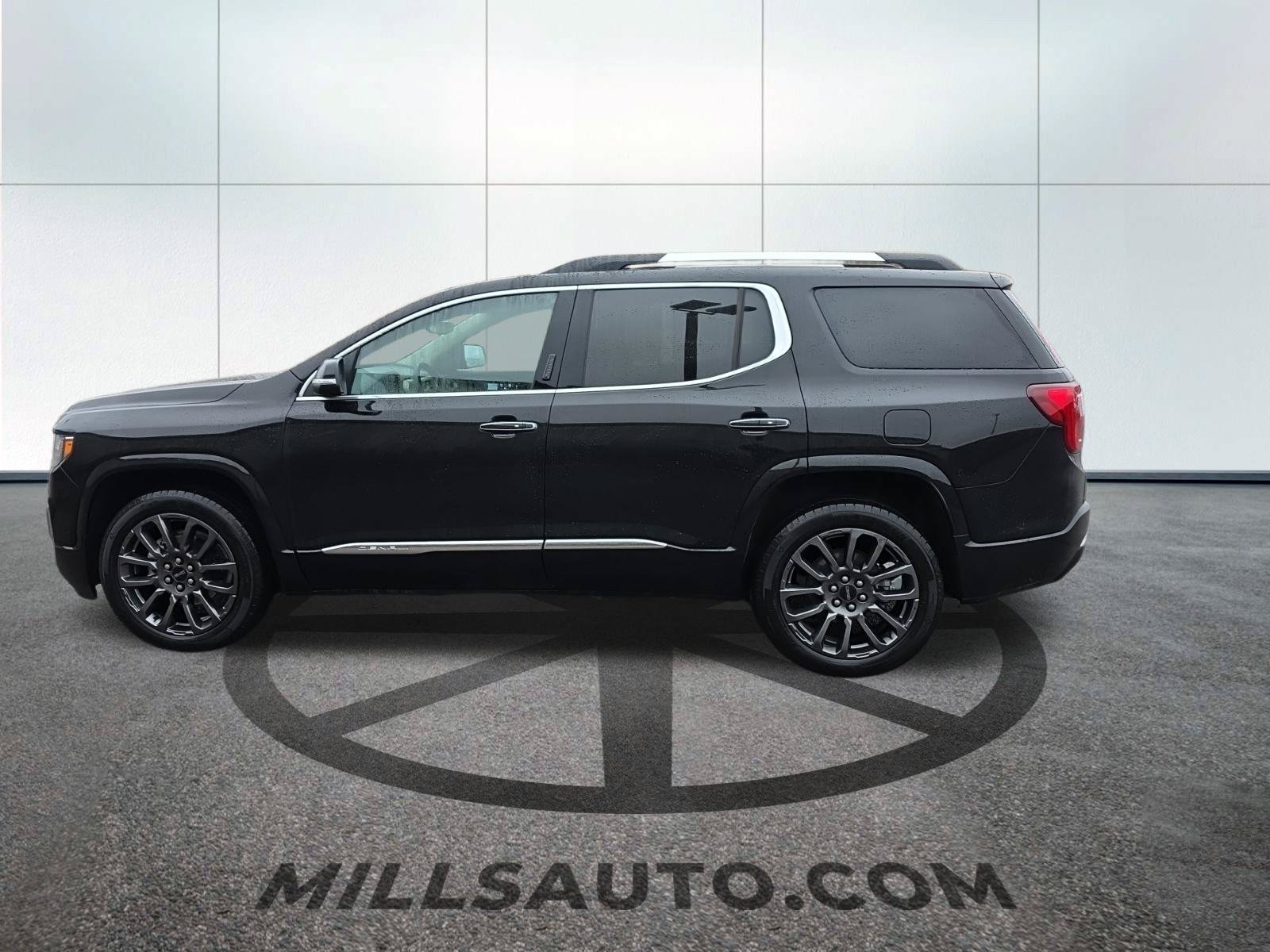 Used 2023 GMC Acadia Denali w/ Black Diamond Edition AWD/4WD image 9