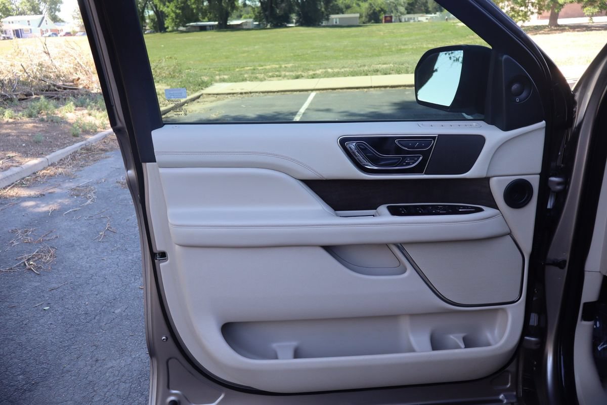 Used 2018 Lincoln Navigator Reserve w/ Technology Package AWD/4WD image 25
