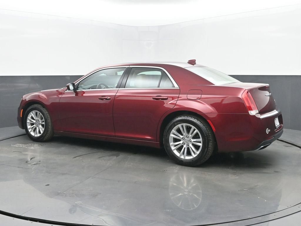 Used 2016 Chrysler 300 Limited image 3