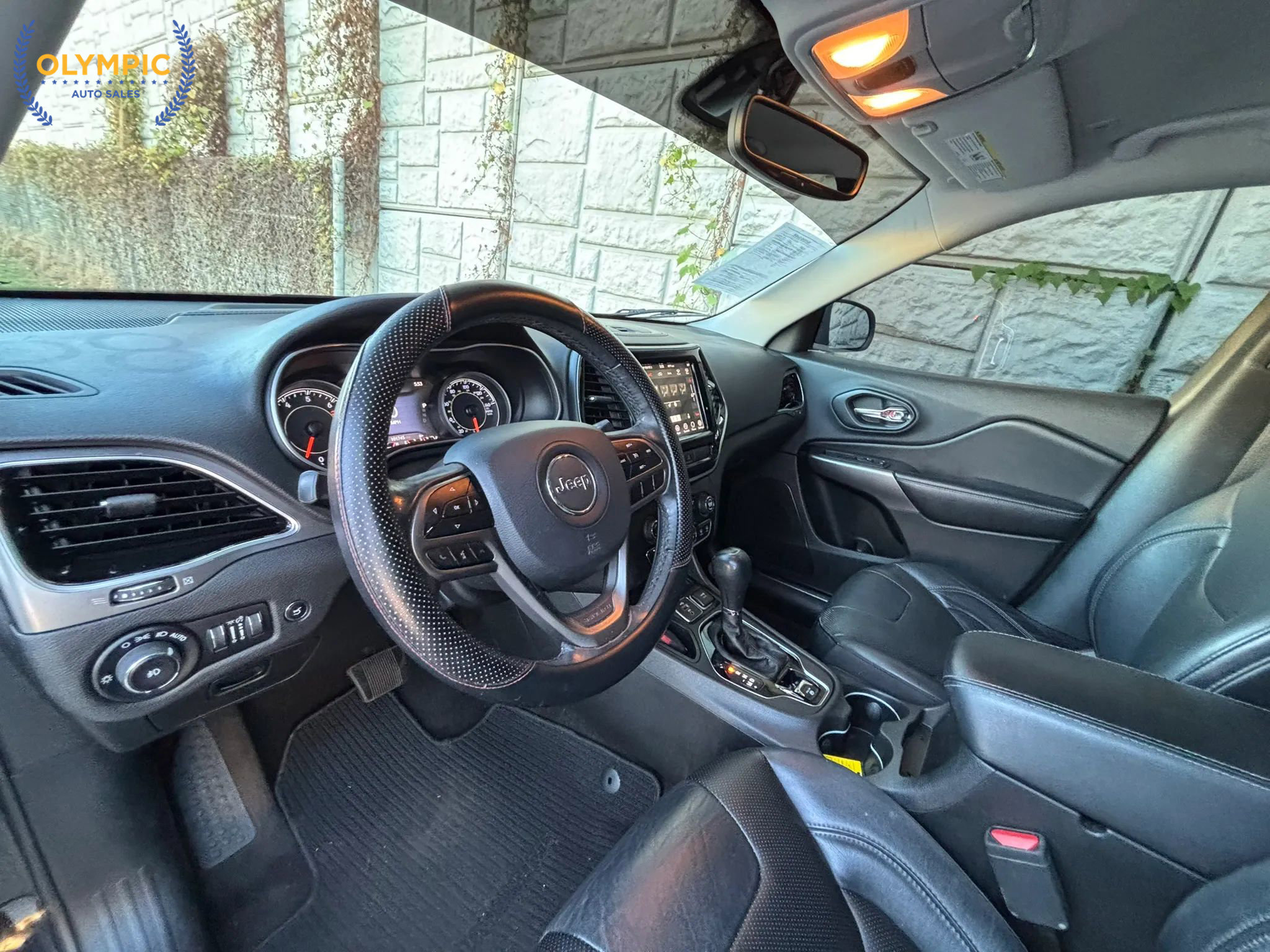 Used 2019 Jeep Cherokee Limited image 17