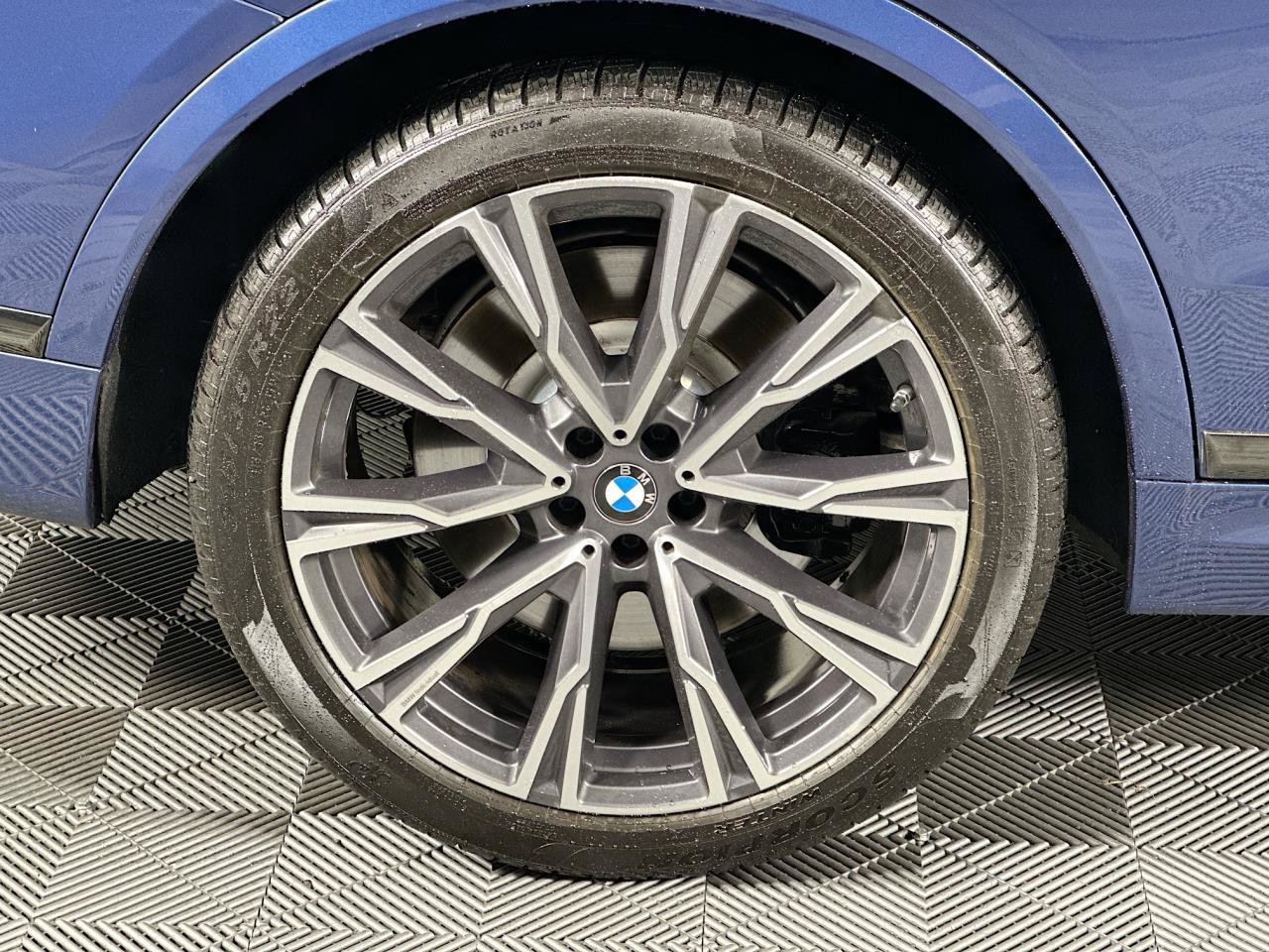 Used 2021 BMW X7 M50i w/ Executive Package AWD/4WD image 31