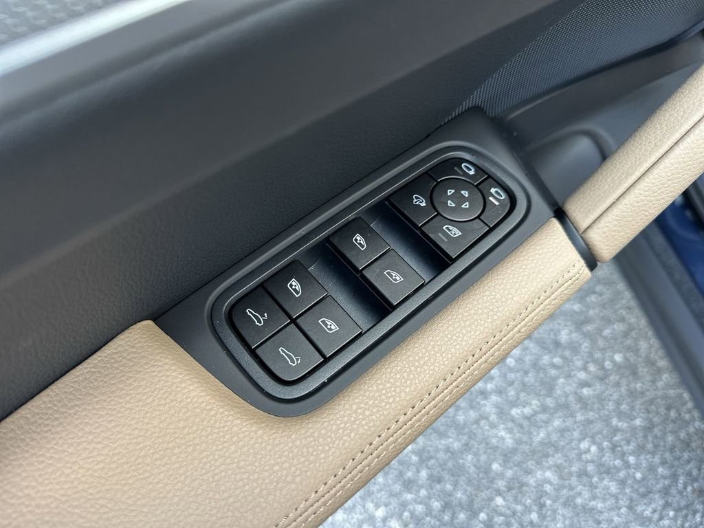 New 2025 Porsche Cayenne Coupe image 17