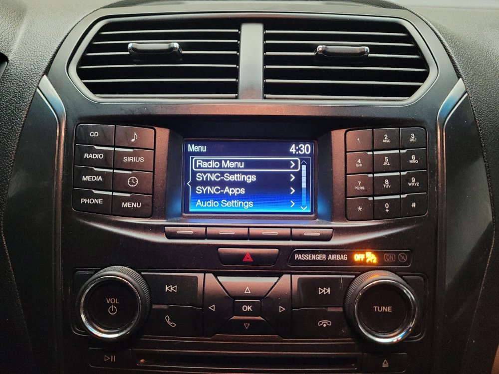 Used 2016 Ford Explorer XLT image 25