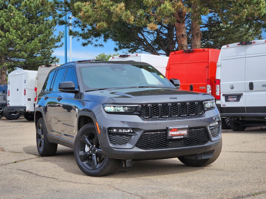 Used 2025 Jeep Grand Cherokee Limited w/ Black Appearance Package AWD/4WD image 1