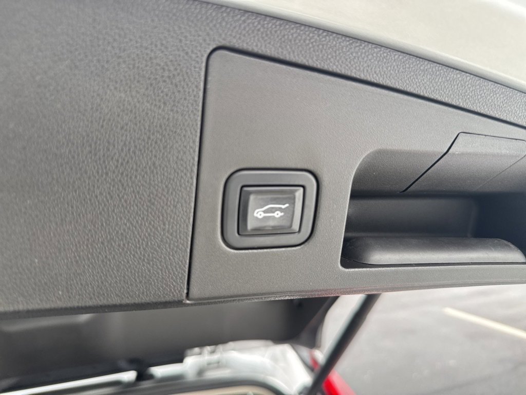 Certified 2022 Cadillac XT4 Premium Luxury w/ Enhanced Visibility Package image 10