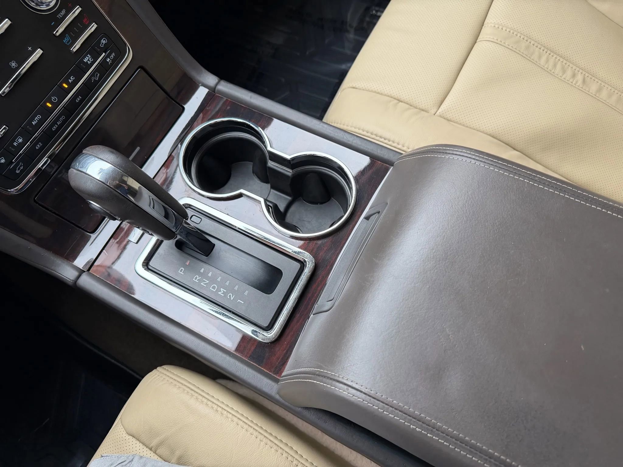 Used 2015 Lincoln Navigator L 4WD w/ Equipment Group 101A Reserve image 27