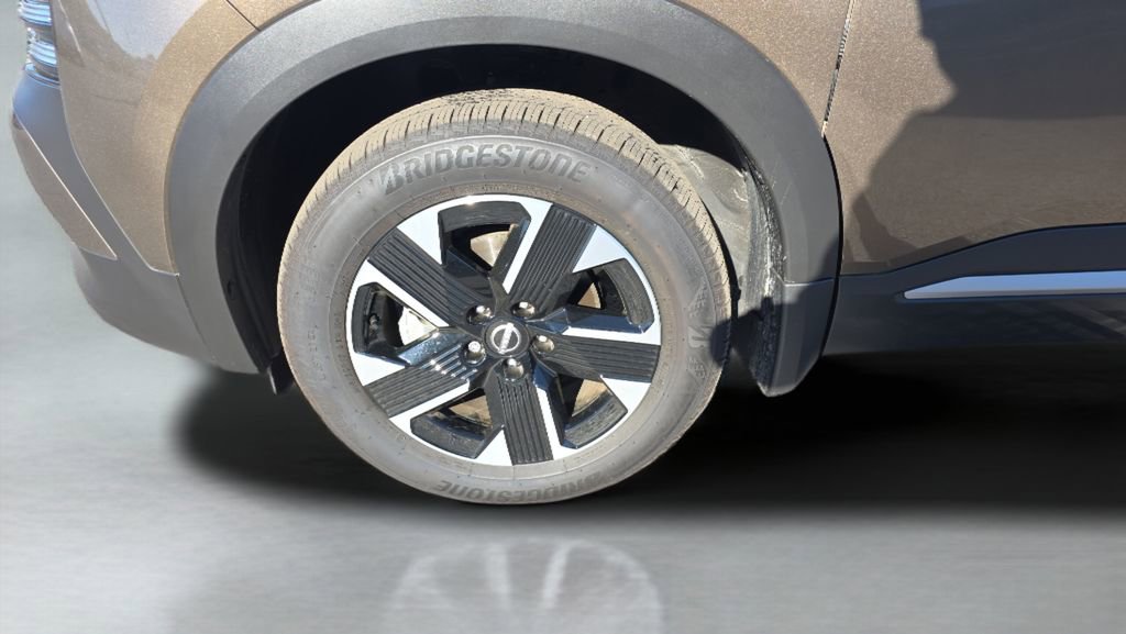 Used 2025 Nissan Kicks SV image 18