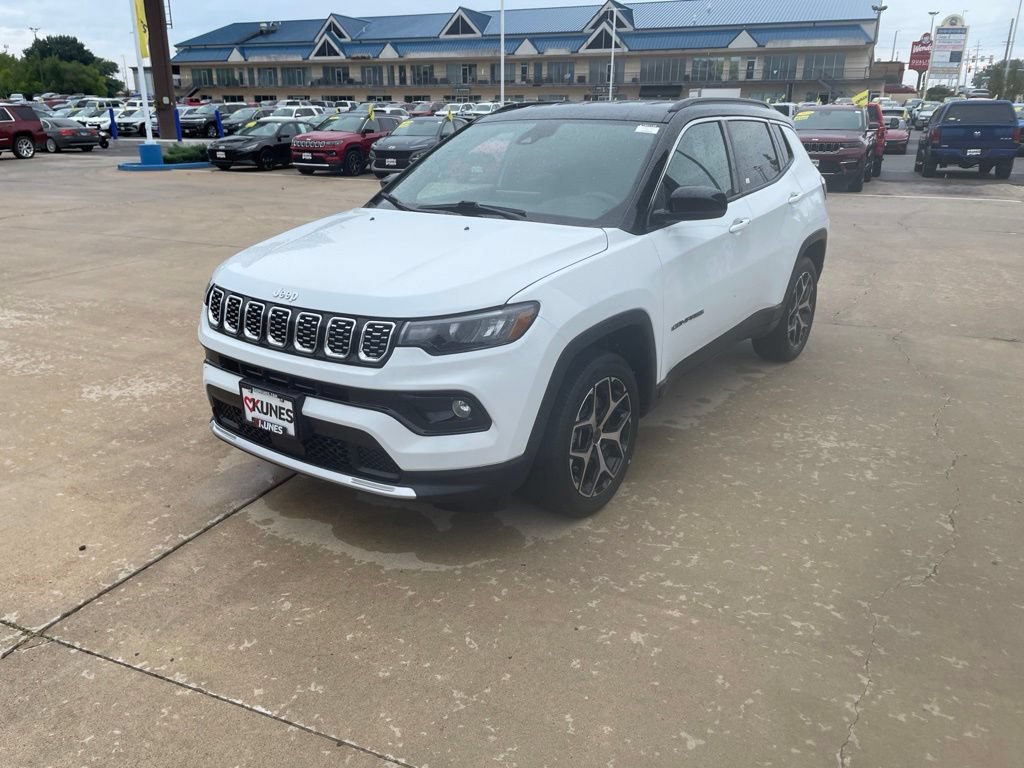Used 2025 Jeep Compass Limited AWD/4WD image 12