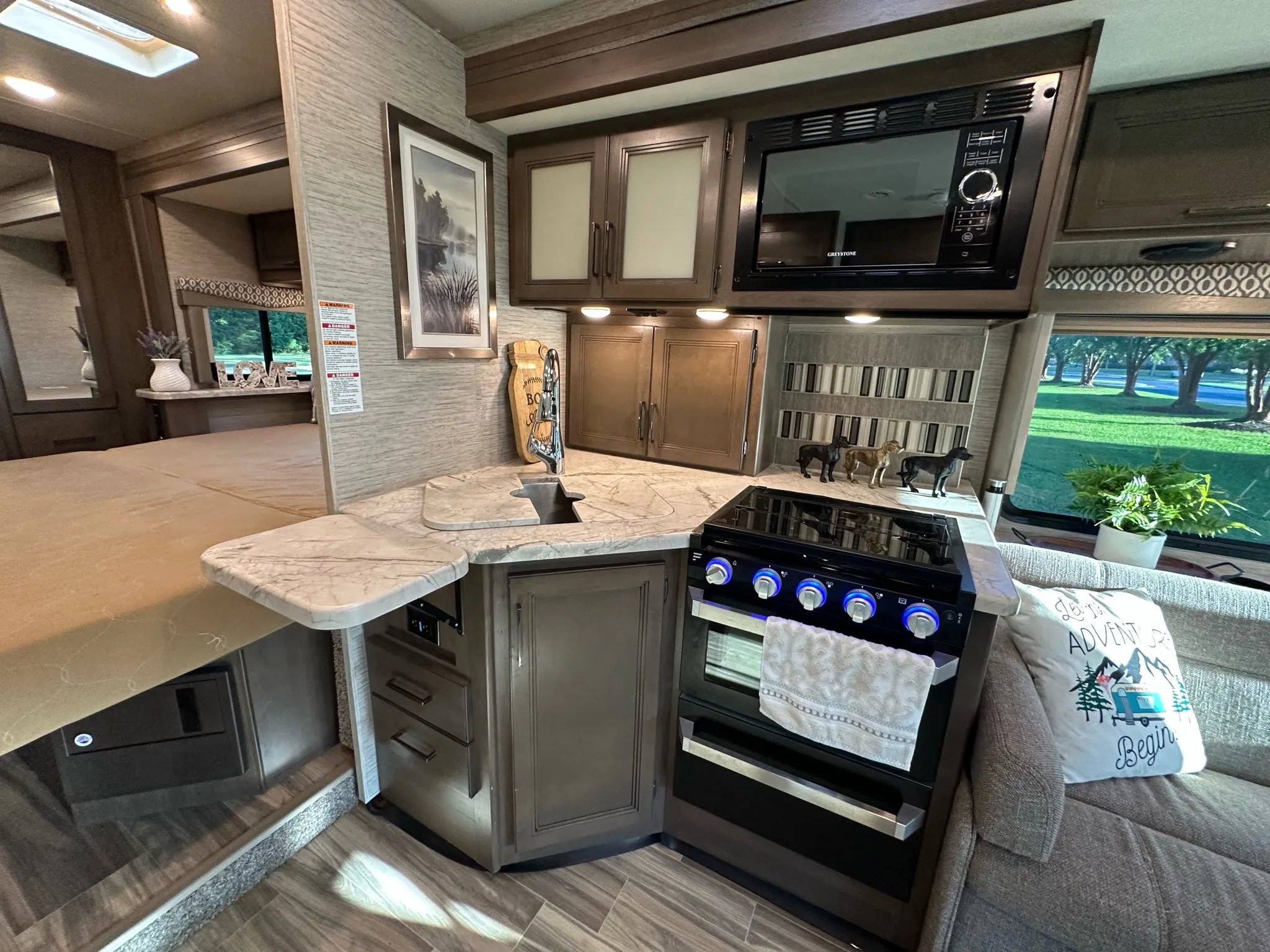 Used 2021 Ford E-450 and Econoline 450 Super Duty w/ Motorhome Prep Package image 40