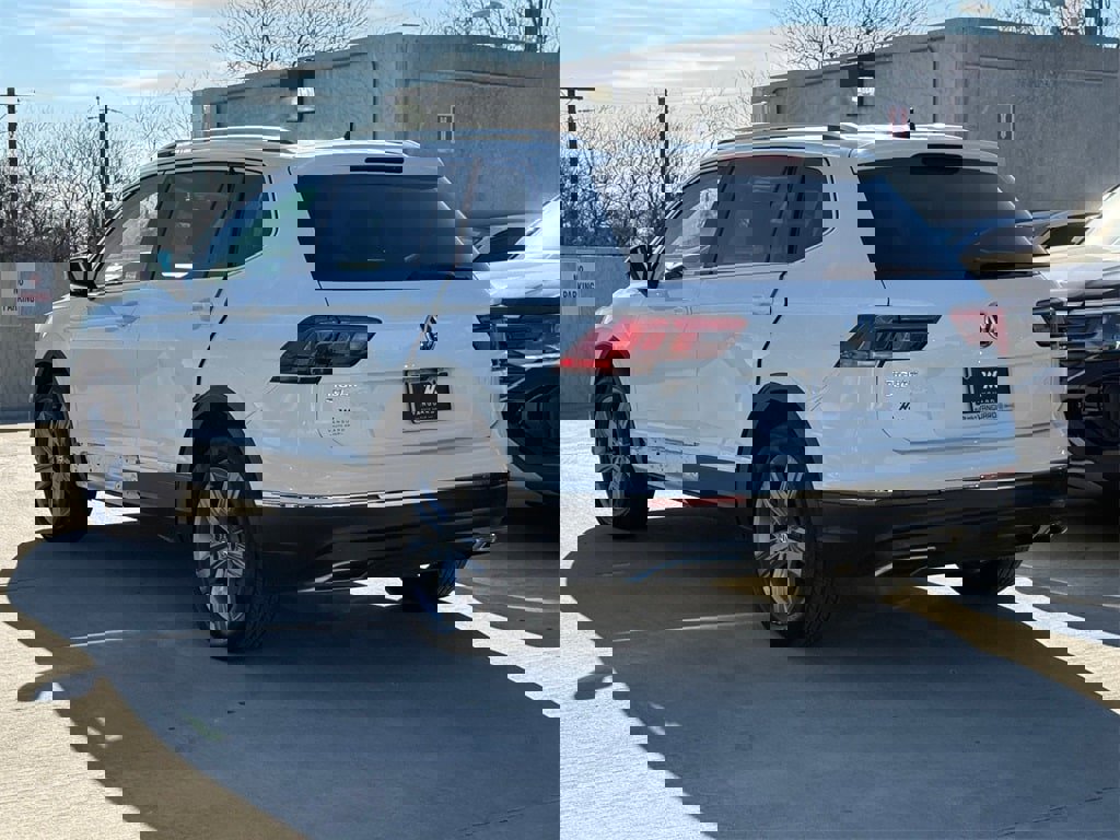 Used 2019 Volkswagen Tiguan SEL Premium image 9