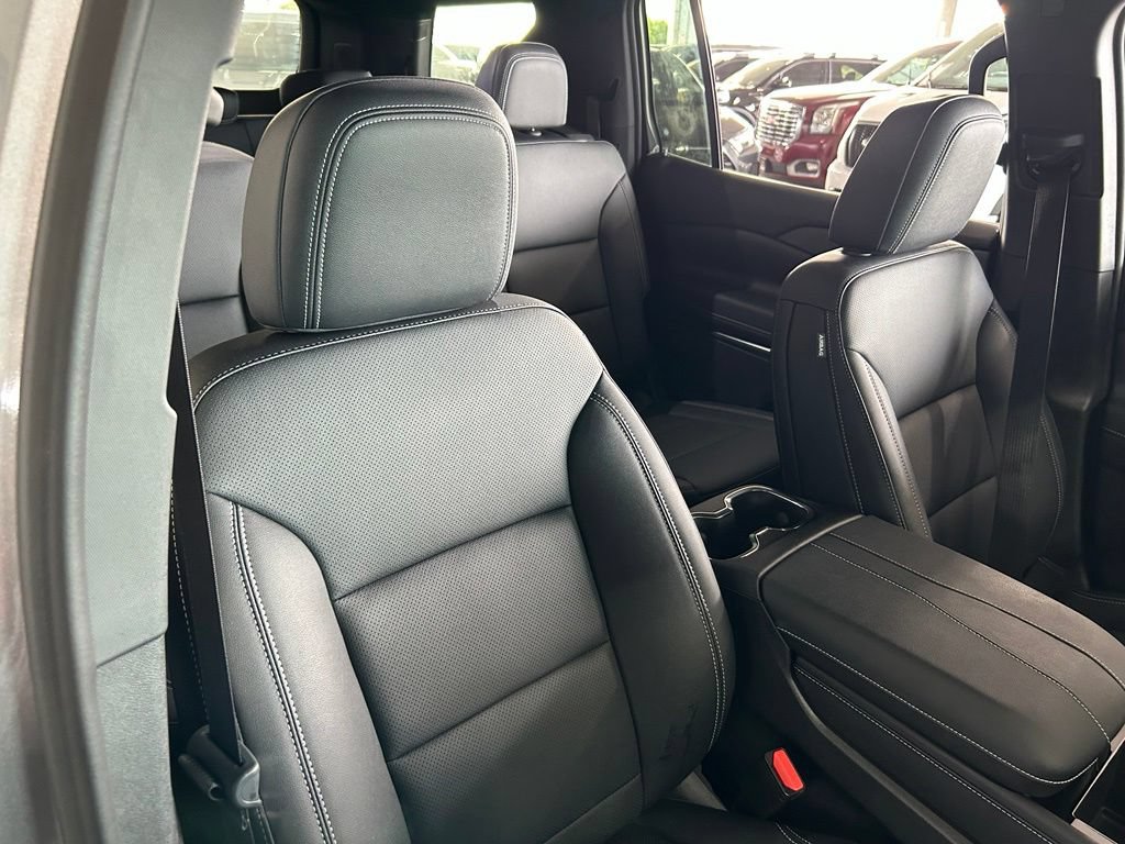 Used 2026 Chevrolet Traverse LT w/ Midnight/Sport Edition FWD image 36
