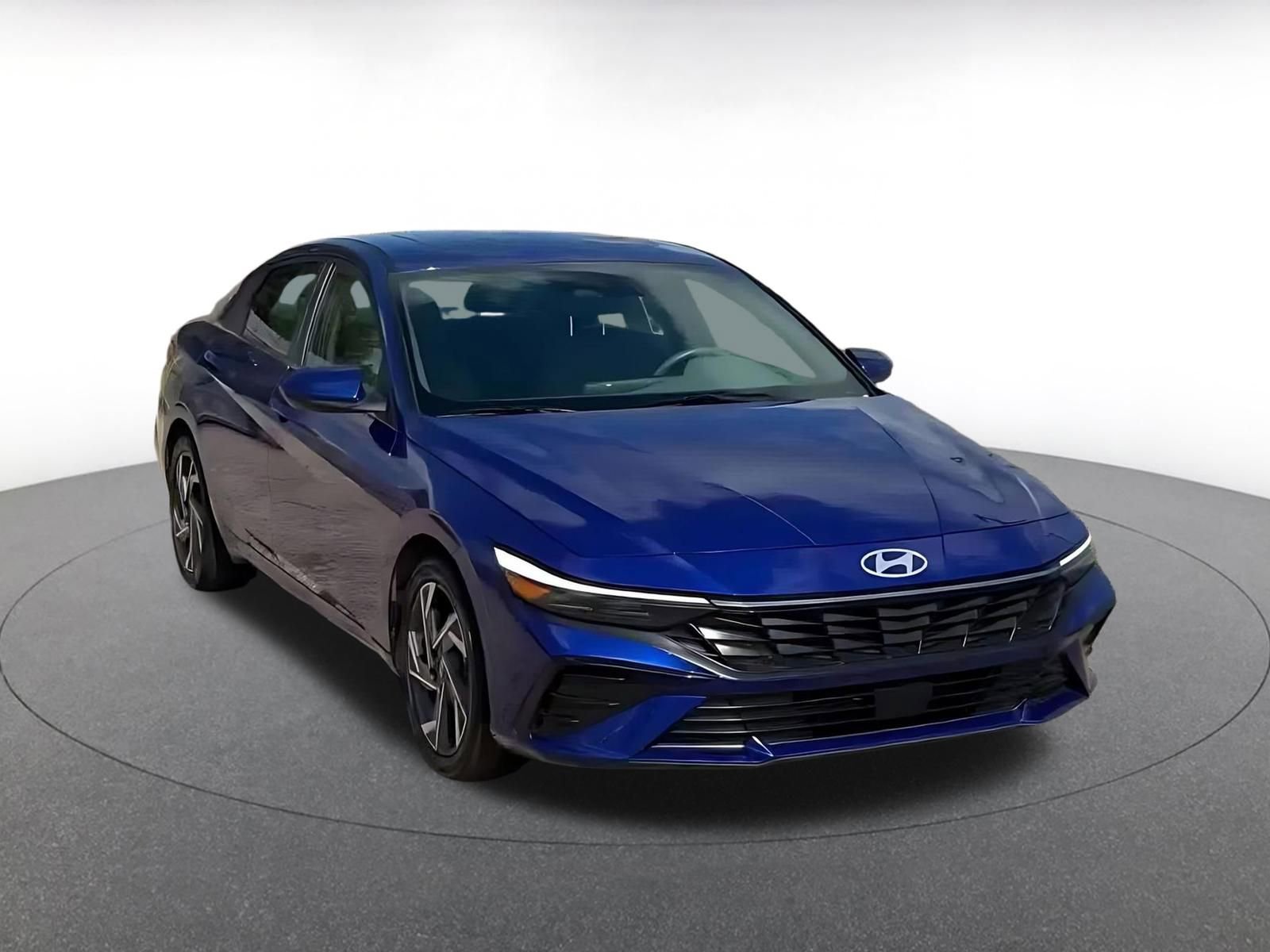 Used 2025 Hyundai Elantra SEL FWD image 3