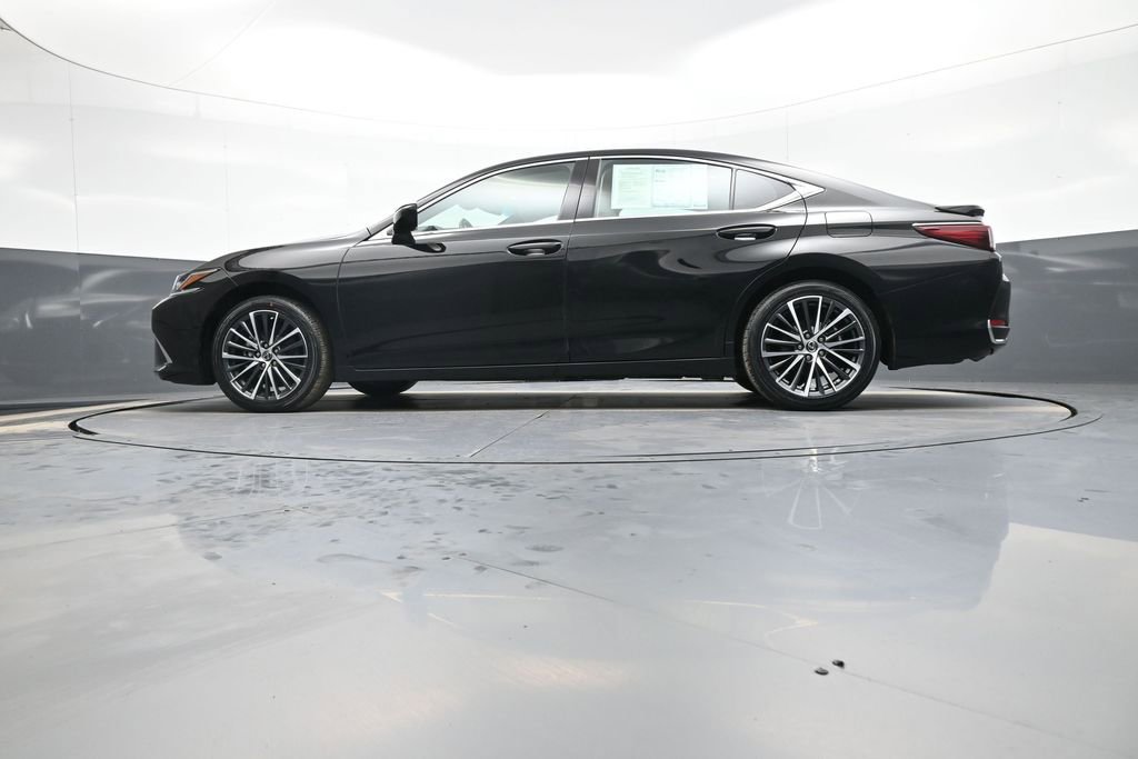Used 2024 Lexus ES 300h w/ Premium Package FWD image 34