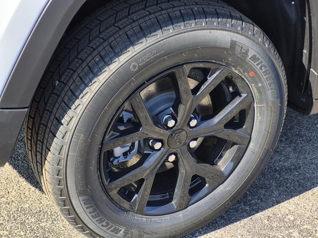 New 2026 Jeep Grand Cherokee Altitude image 7