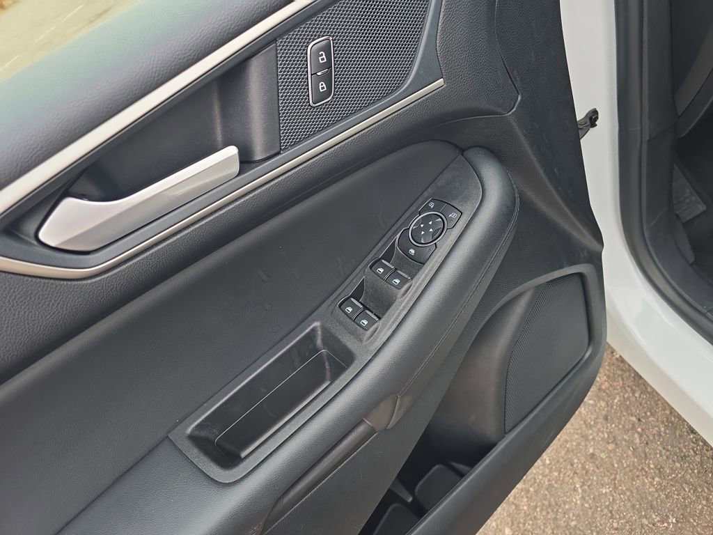 Used 2024 Ford Edge SEL image 12