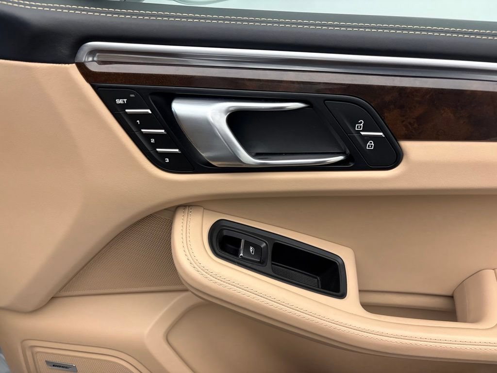 Certified 2023 Porsche Macan AWD/4WD image 26