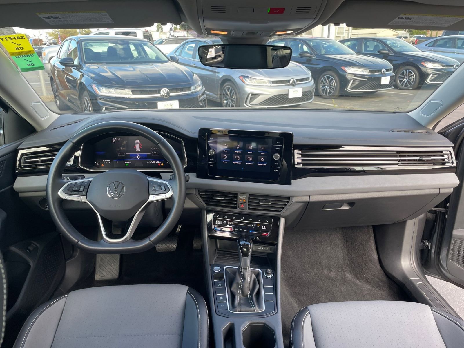 Used 2025 Volkswagen Jetta SE image 27