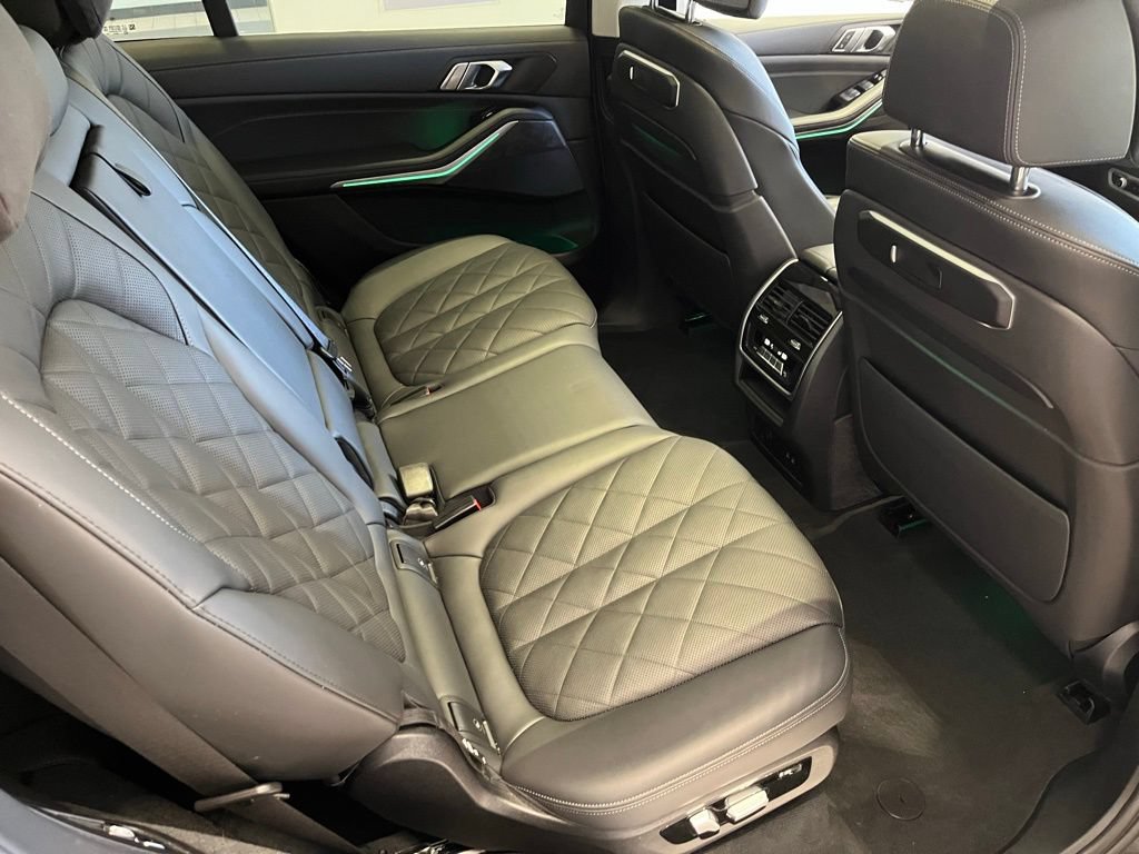 Used 2023 BMW X7 xDrive40i w/ Parking Assistance Package AWD/4WD image 33